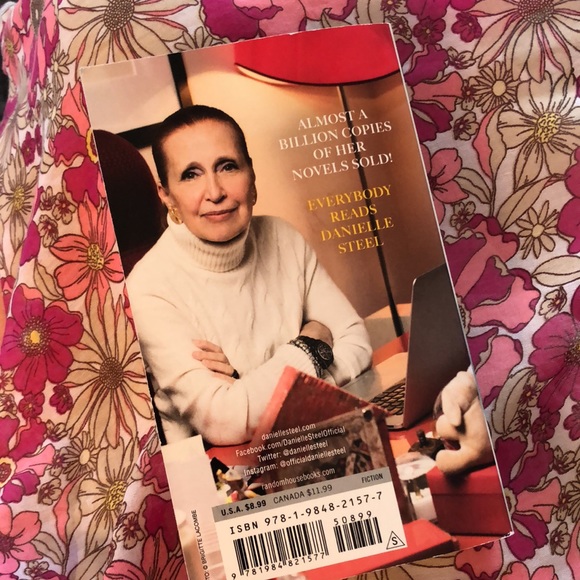 Flying Angels A Novel by Danielle Steel Excellent Book In Excellent Condition - Picture 3 of 5